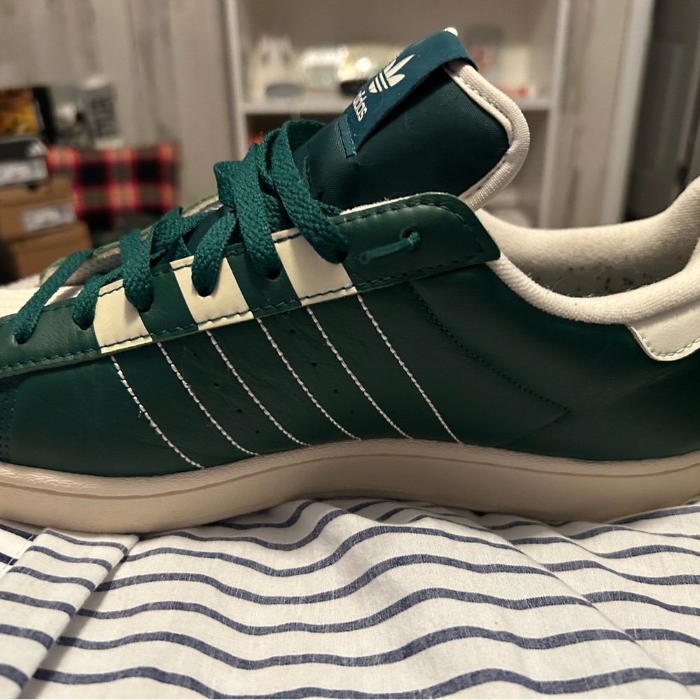 adidas Dark green superstars men’s shoes - Picture 5 of 6